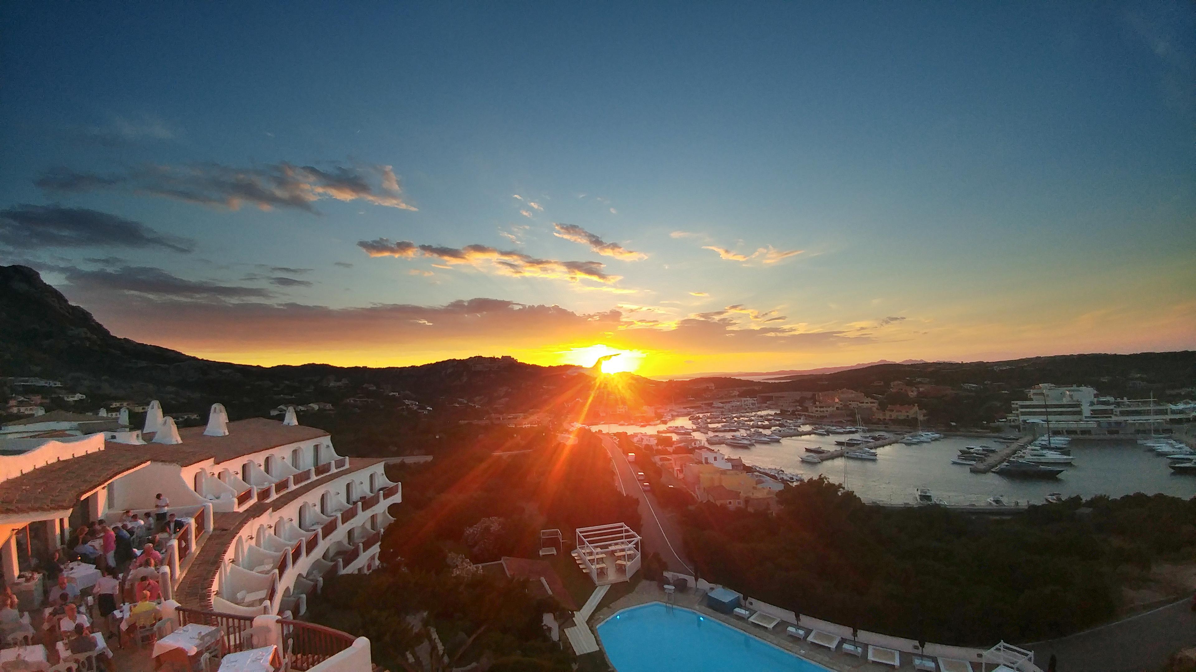 Hotel Luci Di La Muntagna Порто Черво Екстериор снимка