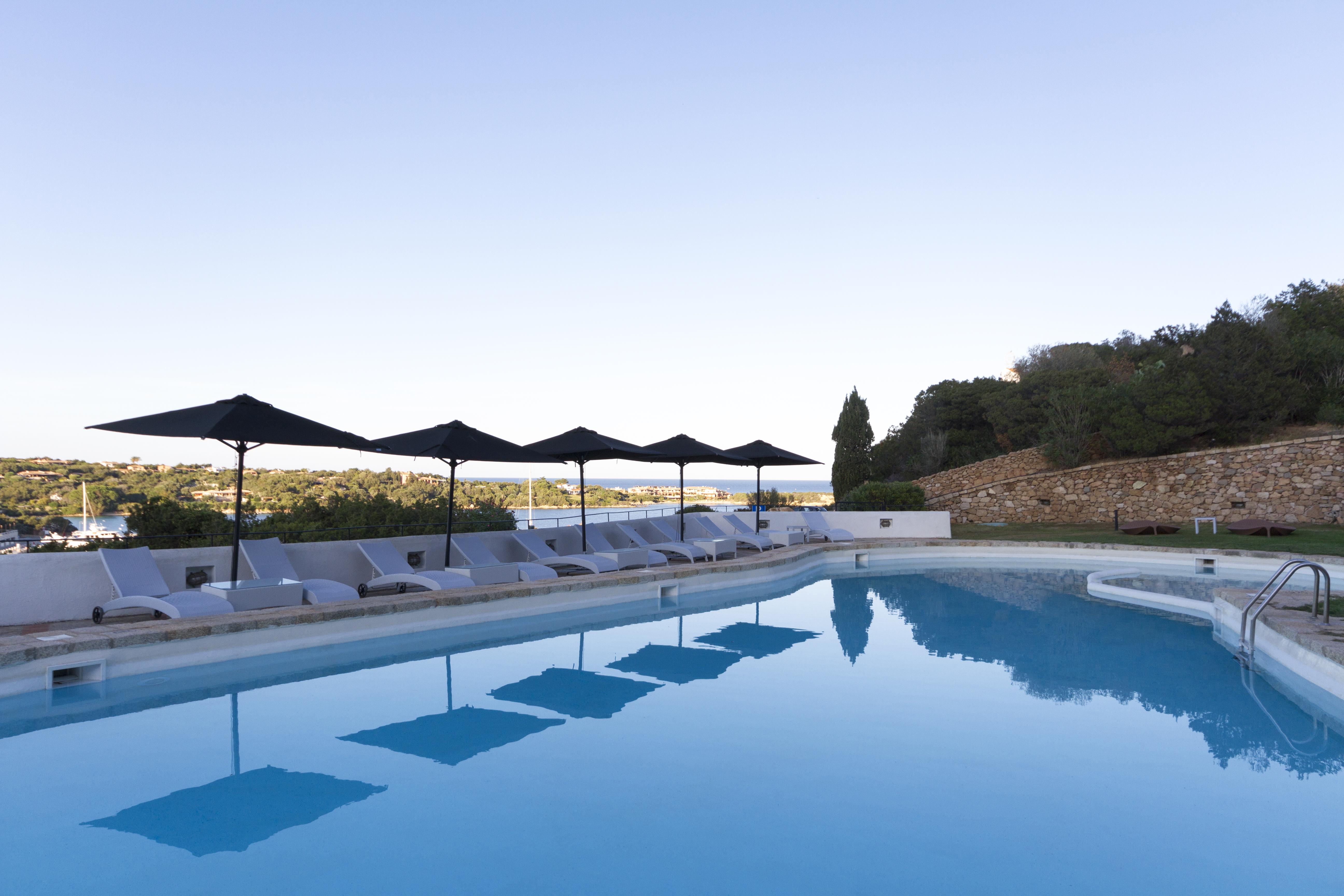 Hotel Luci Di La Muntagna Порто Черво Екстериор снимка