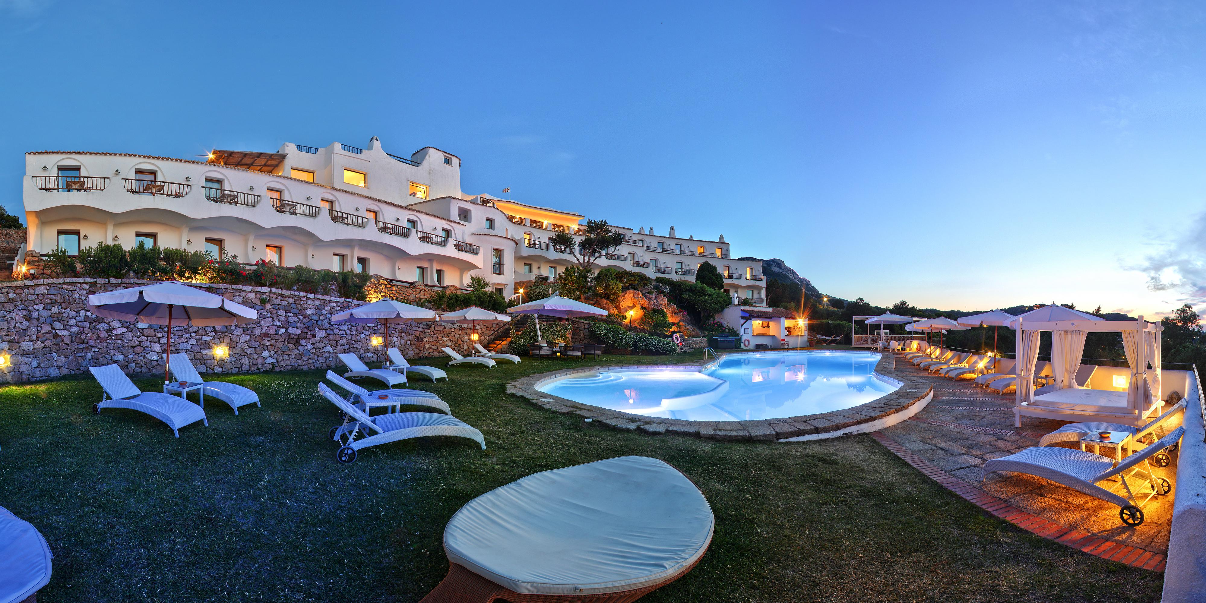 Hotel Luci Di La Muntagna Порто Черво Екстериор снимка
